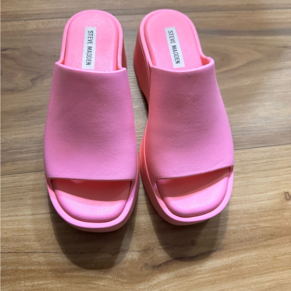 Steve Madden Bright Pink Platform Mules - Picture 3 of 11